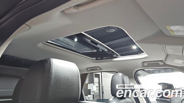 Land Rover Discovery 2019 — photo 18
