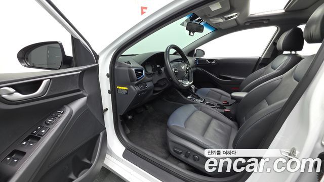 Hyundai Ioniq 2017 — photo 13