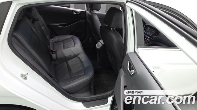Hyundai Ioniq 2017 — photo 17