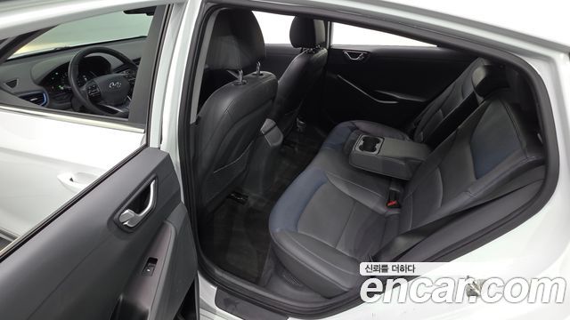 Hyundai Ioniq 2017 — photo 18