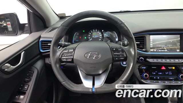 Hyundai Ioniq 2017 — photo 21