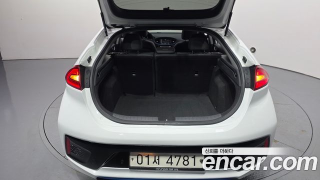 Hyundai Ioniq 2017 — photo 24