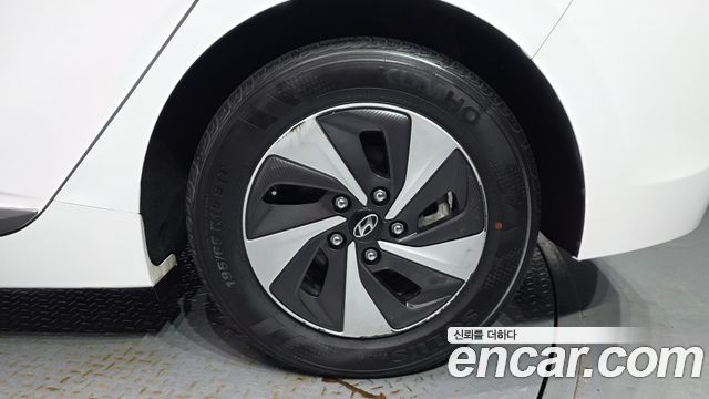 Hyundai Ioniq 2017 — photo 7