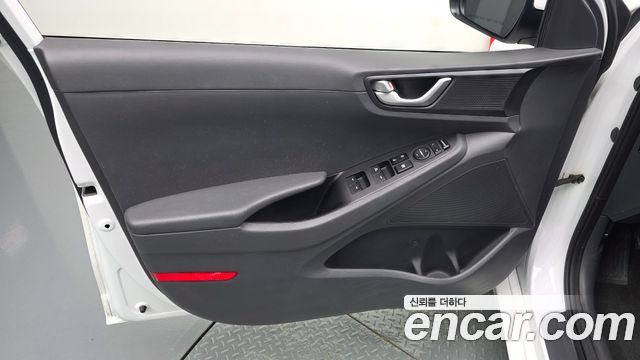 Hyundai Ioniq 2017 — photo 14