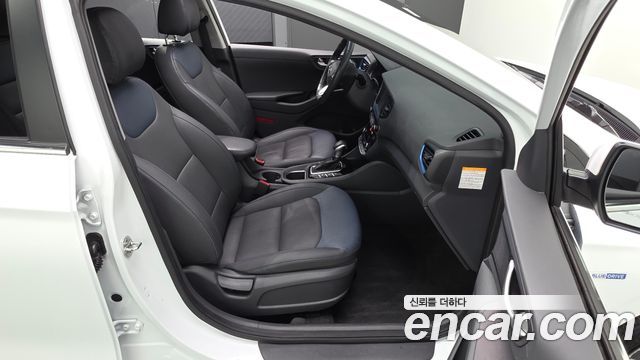 Hyundai Ioniq 2017 — photo 16