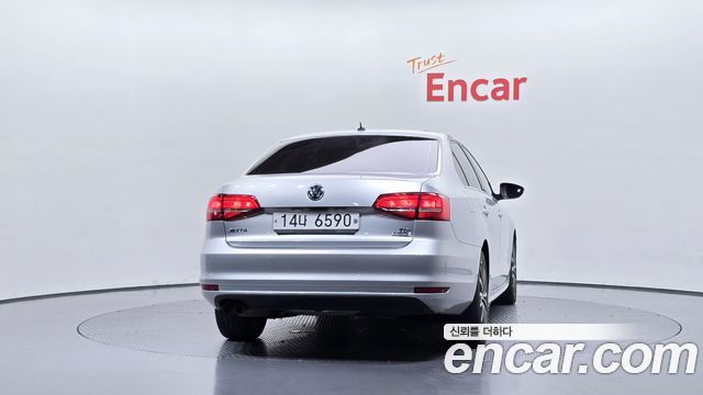 Volkswagen Jetta 2015 — photo 4