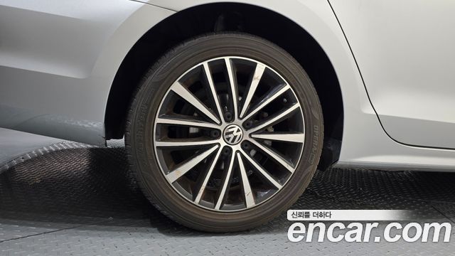Volkswagen Jetta 2015 — photo 5