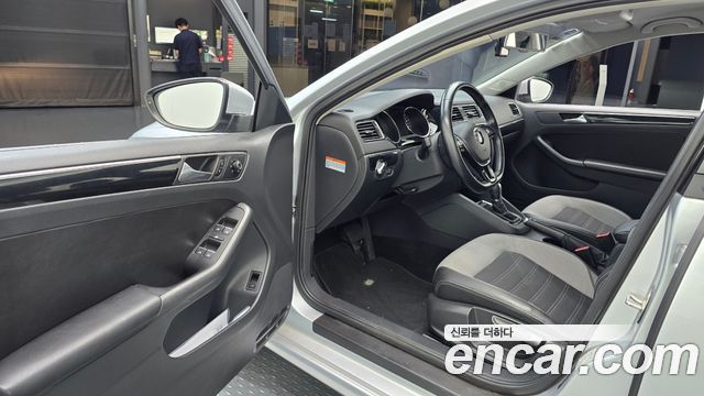 Volkswagen Jetta 2015 — photo 10