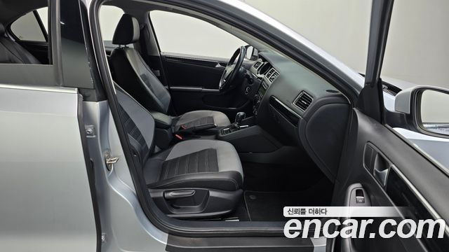 Volkswagen Jetta 2015 — photo 11