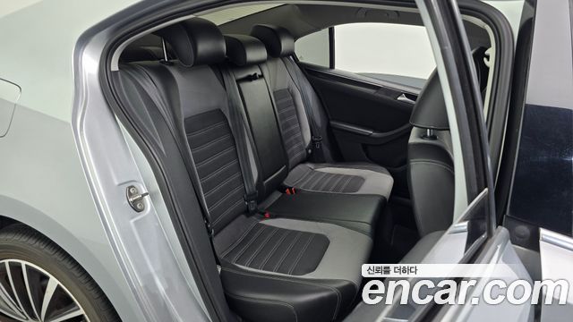 Volkswagen Jetta 2015 — photo 12