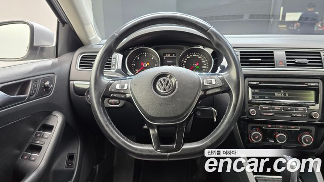 Volkswagen Jetta 2015 — photo 13