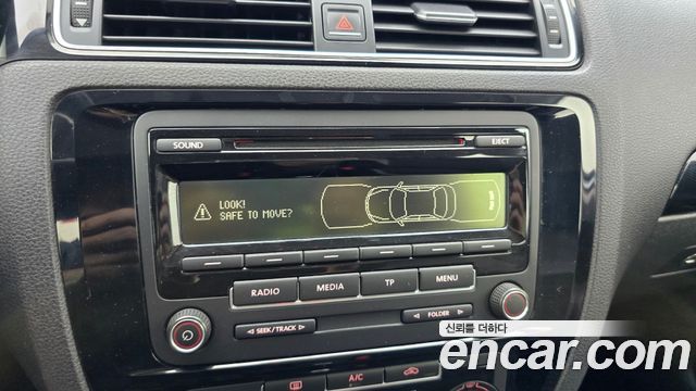 Volkswagen Jetta 2015 — photo 15