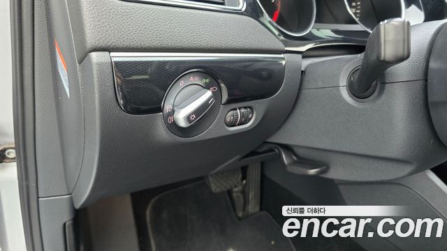 Volkswagen Jetta 2015 — photo 18