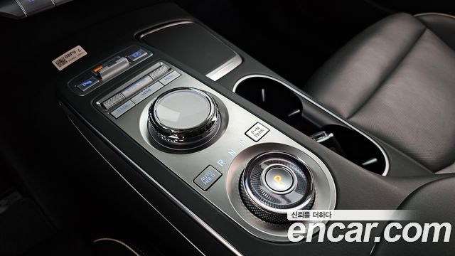 Genesis GV70 2024 — photo 12