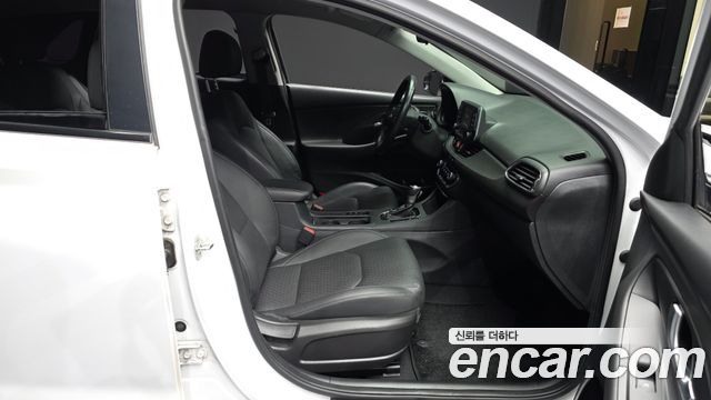 Hyundai i30 2017 — photo 11