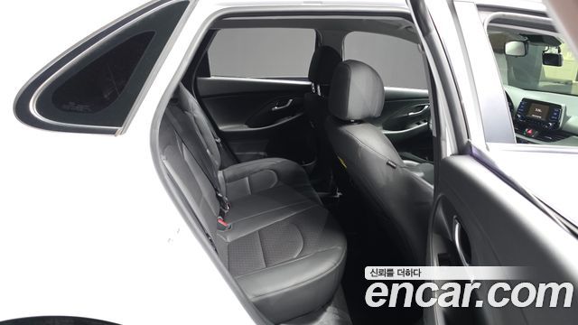 Hyundai i30 2017 — photo 12