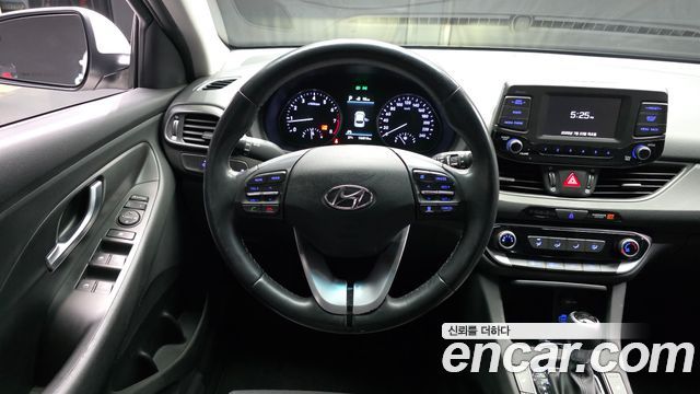 Hyundai i30 2017 — photo 13