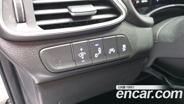 Hyundai i30 2017 — photo 16