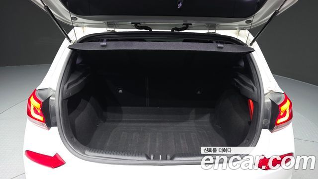 Hyundai i30 2017 — photo 20