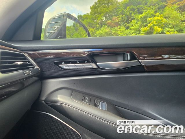 Genesis EQ900 2018 — photo 17