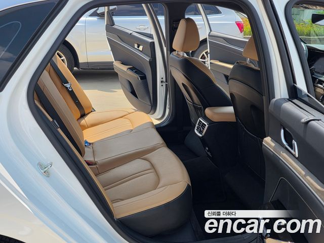 Kia K5 2023 — photo 10