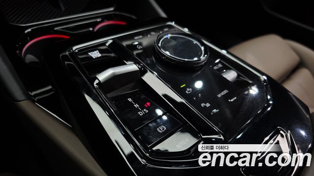 BMW 5-Series 2025 — photo 9