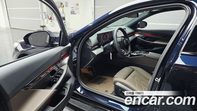BMW 5-Series 2025 — photo 10