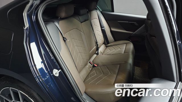 BMW 5-Series 2025 — photo 11