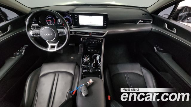Kia K5 2023 — photo 10