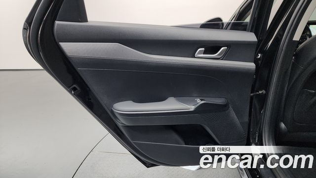 Kia K5 2023 — photo 15
