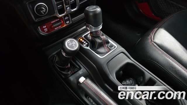 Jeep Wrangler 2022 — photo 12