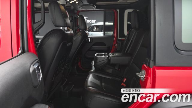 Jeep Wrangler 2022 — photo 18