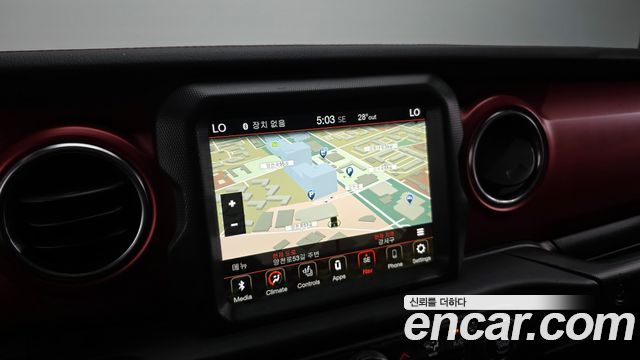 Jeep Wrangler 2022 — photo 21