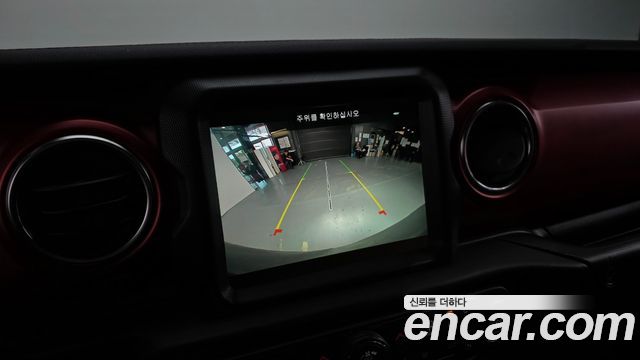 Jeep Wrangler 2022 — photo 22