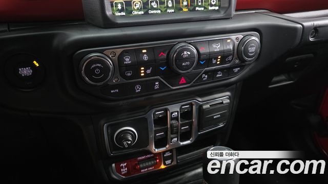Jeep Wrangler 2022 — photo 23