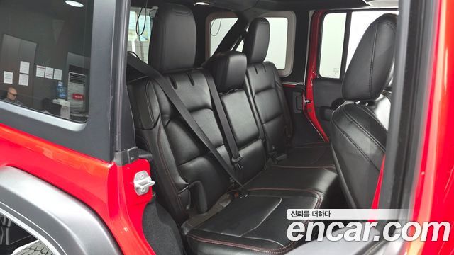 Jeep Wrangler 2022 — photo 16