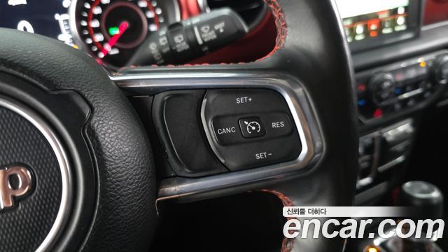 Jeep Wrangler 2022 — photo 27
