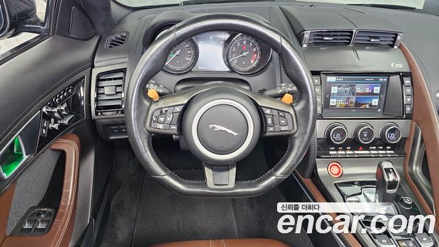Jaguar F-TYPE 2016 — photo 12