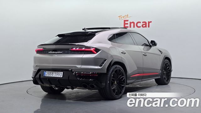 Lamborghini Urus 2025 — photo 2
