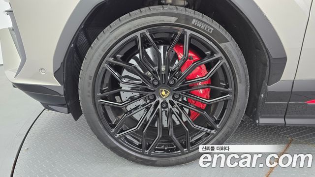 Lamborghini Urus 2025 — photo 5