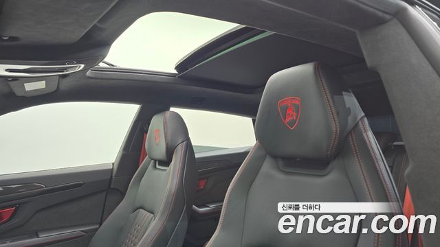 Lamborghini Urus 2025 — photo 22