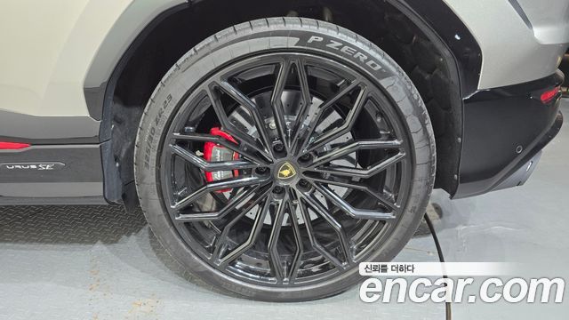 Lamborghini Urus 2025 — photo 7