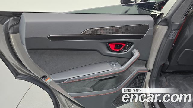 Lamborghini Urus 2025 — photo 15