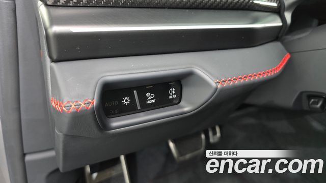 Lamborghini Urus 2025 — photo 28