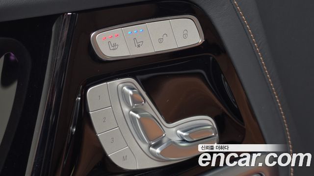 Mercedes-Benz G-Class 2025 — photo 24