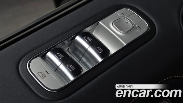 Mercedes-Benz G-Class 2025 — photo 28