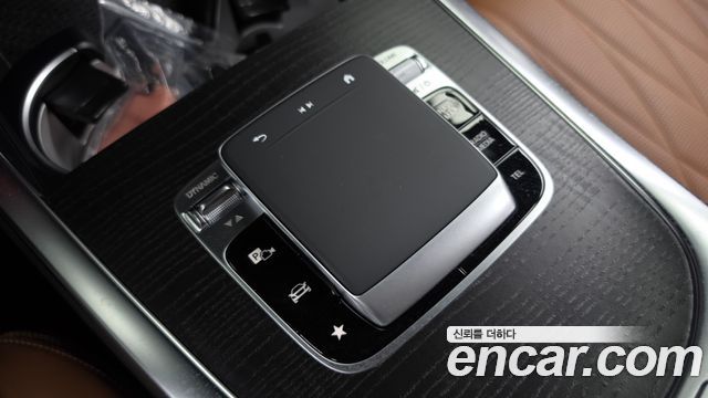 Mercedes-Benz G-Class 2025 — photo 30