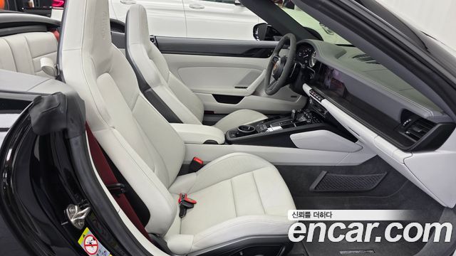 Porsche 911 2023 — photo 16