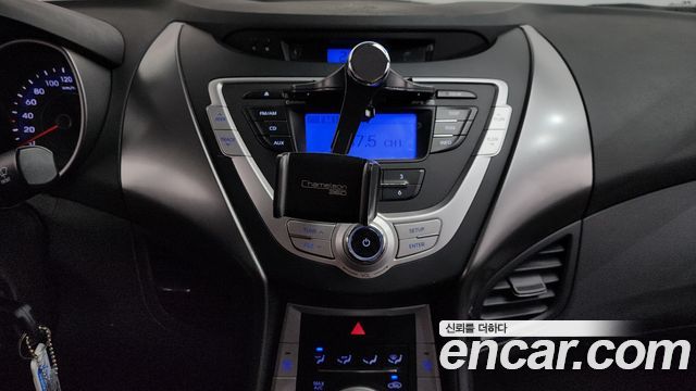 Hyundai AVANTE 2011 — photo 17