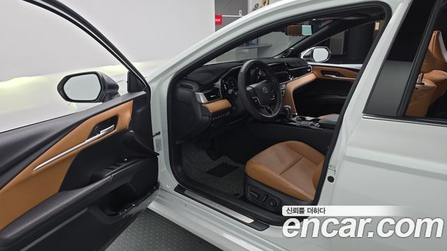 Toyota Camry 2025 — photo 10